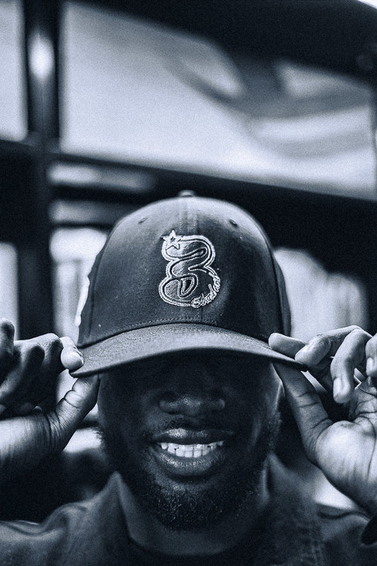 SIGNATURE FITTED CAP